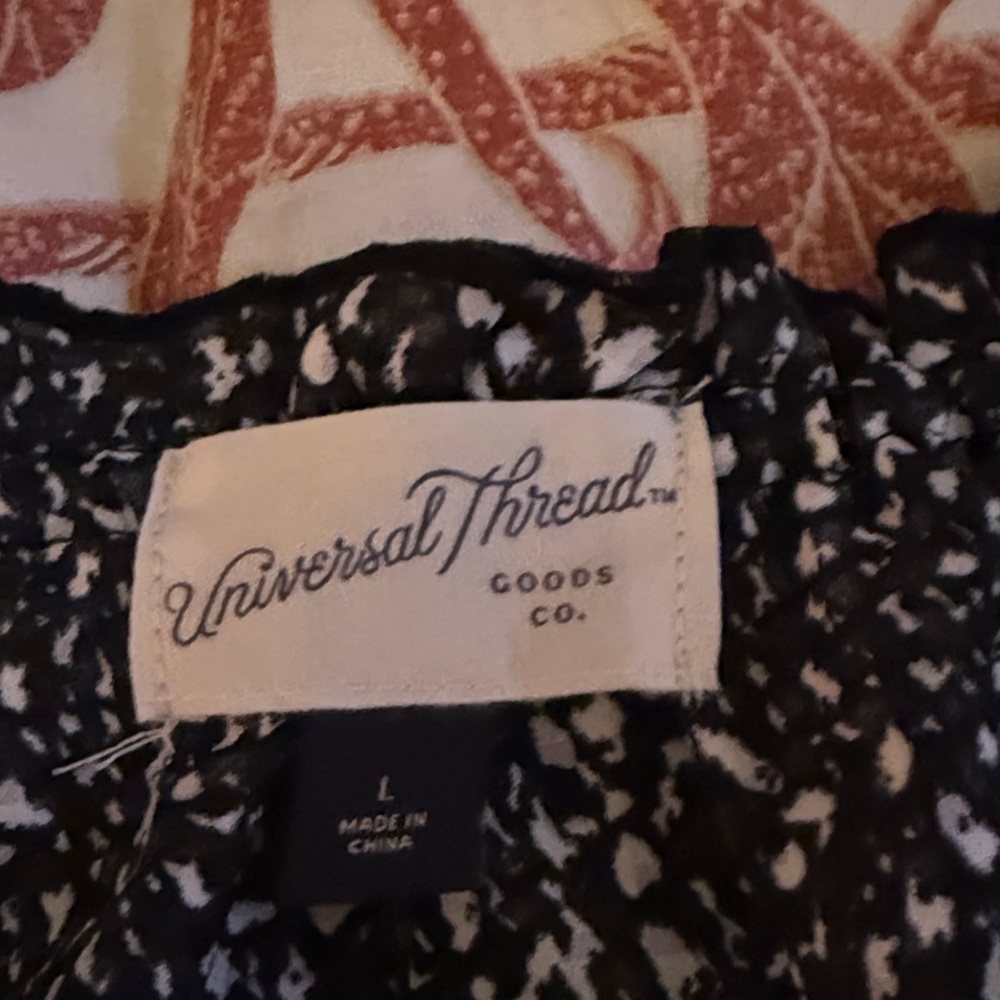 Universal Thread Black and White Patterned Blouse - Picture 5 of 5